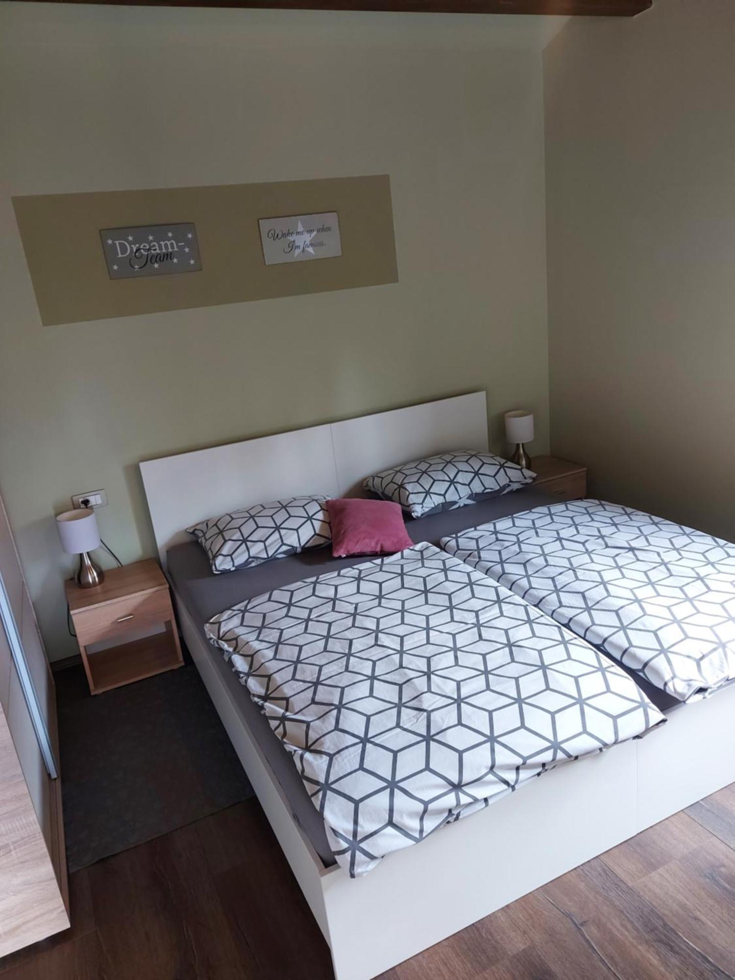 Guest House Flora Pazin Quarto foto
