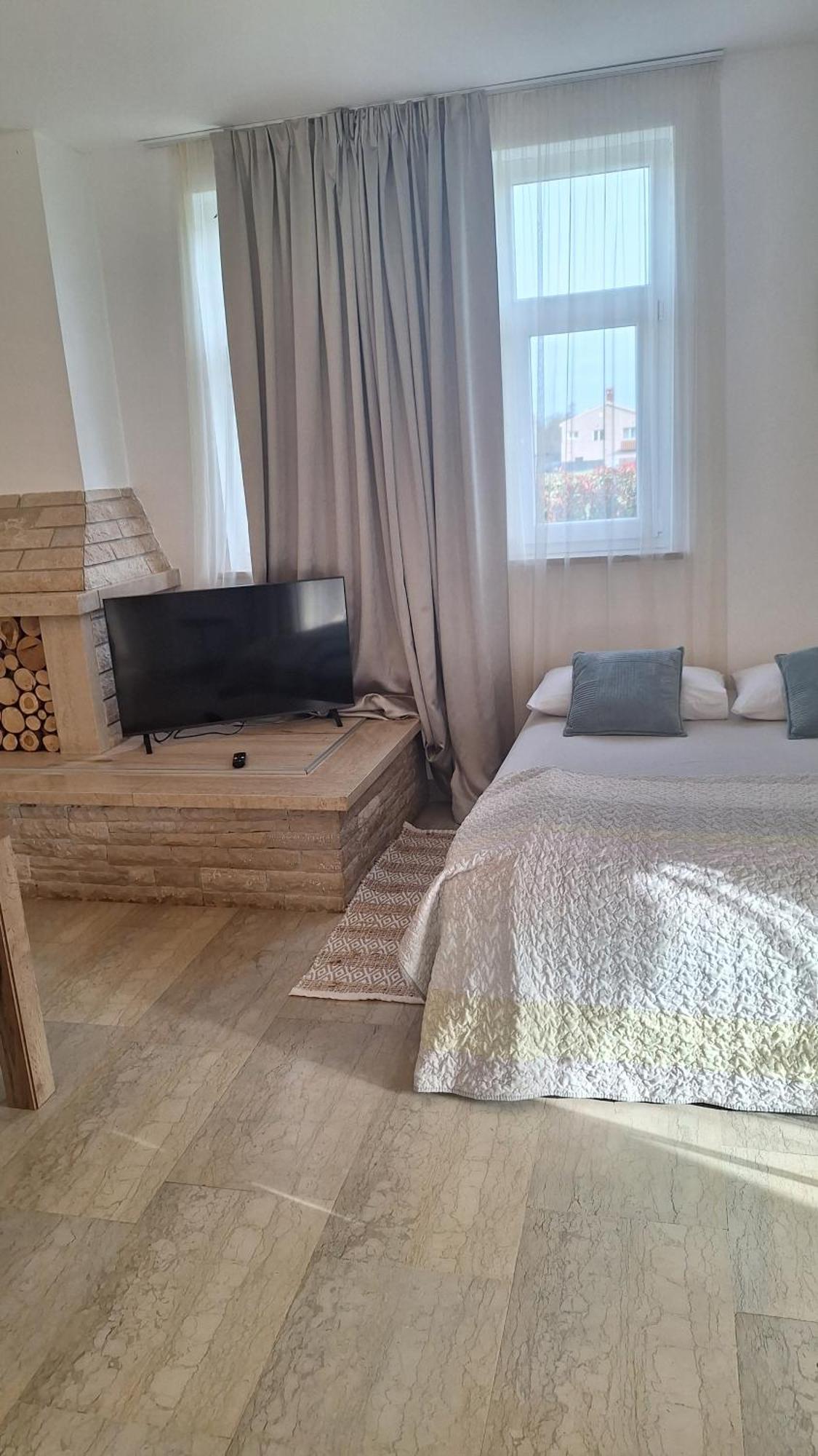 Guest House Flora Pazin Quarto foto